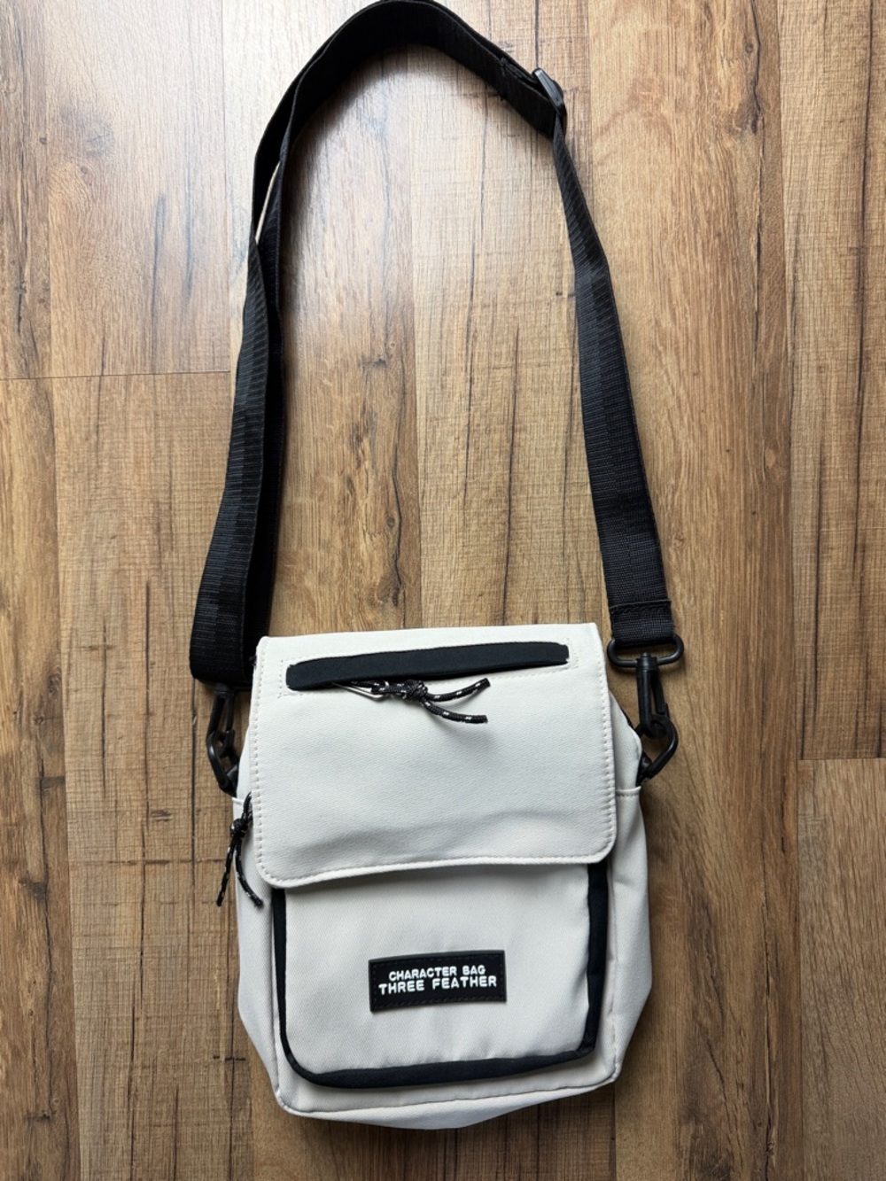 Men's Small White ROMWE Crossbody Flap Zip Bag - Cartoon Badge Decor